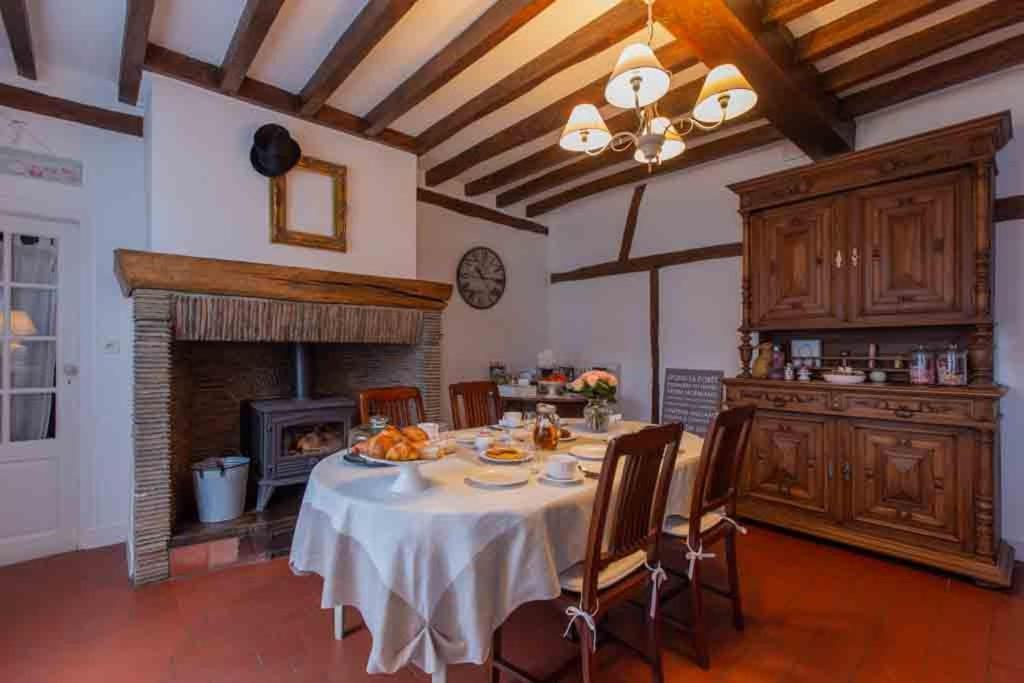 Couette & Confitures Bed & Breakfast Nojeon-en-Vexin Екстериор снимка